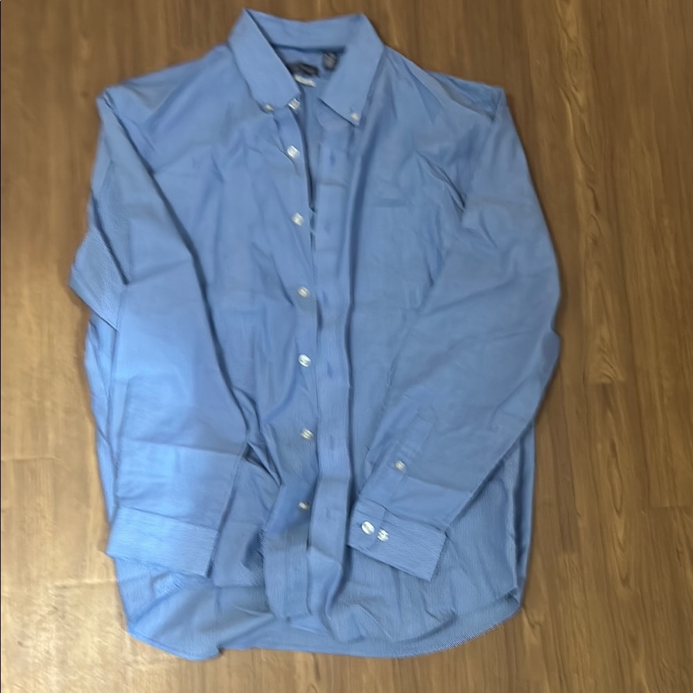 MAKE OFFER!! Van Heusen Blue Button Down Shirt w/ Pointed Collar 16-16 1/2 neck